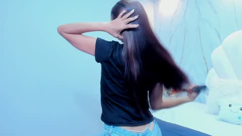Snapshot of rosalinda_cortez chatting on December 4, 1:09 pm Rosalinda online show from December 4, 1:09 pm