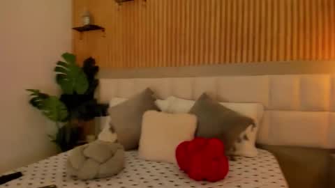 roseaurora online show from November 20, 1:23 pm