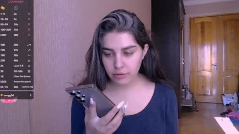 Snapshot of roselina_ chatting on January 24, 7:41 am Rose online show from January 24, 7:41 am