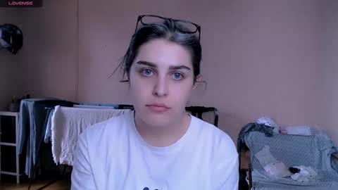 Snapshot of roselina_ chatting on September 27, 11:39 am Rose online show from September 27, 11:39 am