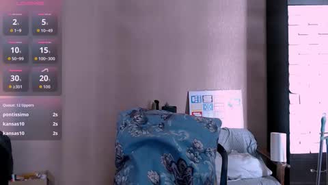 Snapshot of roselina_ chatting on October 8, 10:41 am Rose online show from October 8, 10:41 am