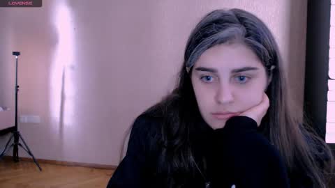 Snapshot of roselina_ chatting on October 1, 6:51 am Rose online show from October 1, 6:51 am