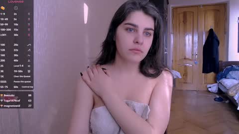 Snapshot of roselina_ chatting on February 3, 6:13 am Rose online show from February 3, 6:13 am