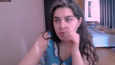 Snapshot of roselina_ chatting on March 6, 6:30 am Rose online show from March 6, 6:30 am