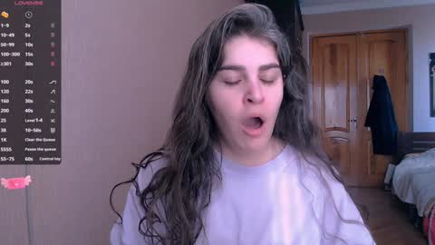 Snapshot of roselina_ chatting on January 21, 6:43 am Rose online show from January 21, 6:43 am