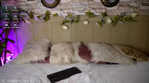 Stephani online show from December 5, 7:26 pm