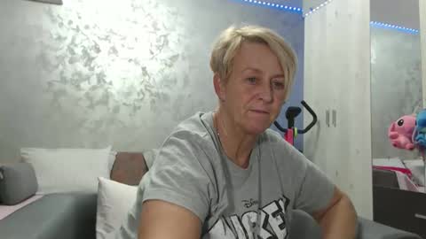 Lovepinklilly online show from April 12, 5:05 pm