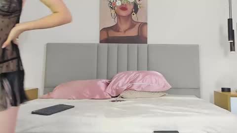 rosewilsom online show from February 7, 11:56 am