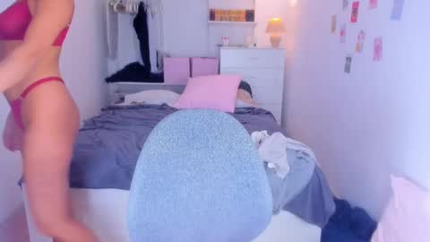 Roshelle online show from February 27, 6:09 pm