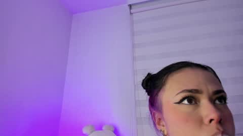   online show from February 8, 11:12 am