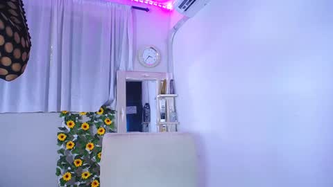 Snapshot of rous_25 chatting on December 21, 12:49 pm rous_25 online show from December 21, 12:49 pm