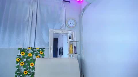 Snapshot of rous_25 chatting on January 18, 12:47 pm rous_25 online show from January 18, 12:47 pm