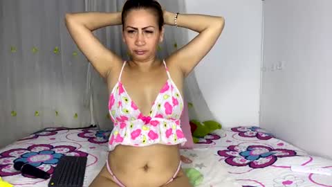 Snapshot of rousemilf4u chatting on March 7, 9:18 am rouse online show from March 7, 9:18 am