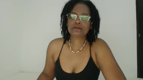 Snapshot of roushlove chatting on October 20, 12:30 pm luxa online show from October 20, 12:30 pm