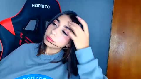 rousse_violet online show from February 15, 1:19 am