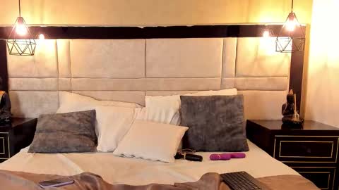 RousseWalker online show from November 13, 6:51 pm