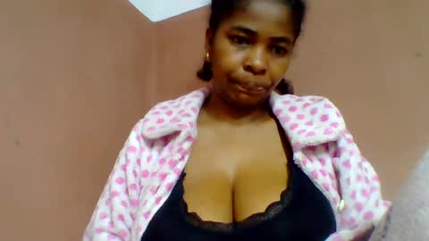 rovaelyah online show from July 14, 2:05 am