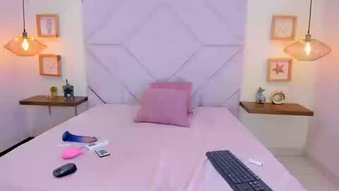 Snapshot of roxana_mill chatting on September 19, 9:58 pm Roxana online show from September 19, 9:58 pm
