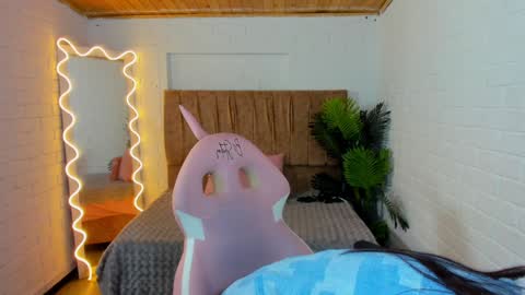 Snapshot of roxanne_tay chatting on December 29, 7:11 pm roxanne_tay online show from December 29, 7:11 pm