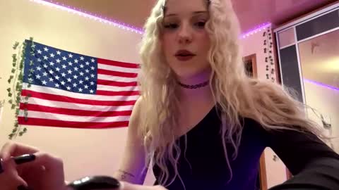 Molly online show from March 1, 10:31 pm