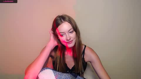 Snapshot of roxasemi_ chatting on October 7, 2:43 pm Roxa online show from October 7, 2:43 pm