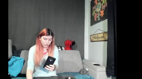 Snapshot of roxihazeleyes chatting on October 3, 3:17 pm roxihazeleyes online show from October 3, 3:17 pm