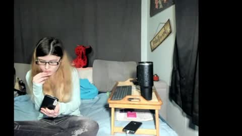 roxihazeleyes online show from April 21, 2:51 am