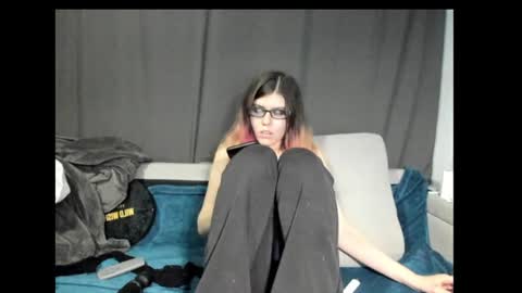 Snapshot of roxihazeleyes chatting on January 24, 3:43 am roxihazeleyes online show from January 24, 3:43 am