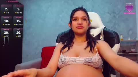 Snapshot of roxxi_2110 chatting on October 10, 2:16 am roxxi_2110 online show from October 10, 2:16 am