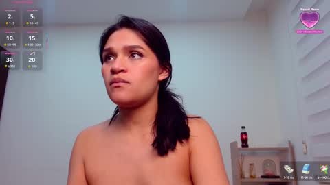 Snapshot of roxxi_2110 chatting on October 1, 2:16 am roxxi_2110 online show from October 1, 2:16 am