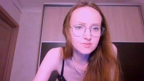 Roxxy Wharton online show from June 5, 12:00 pm