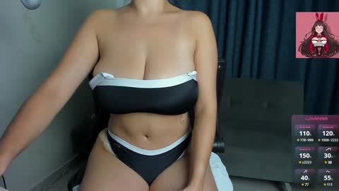 Snapshot of roxy_clark chatting on December 24, 9:17 am Annah online show from December 24, 9:17 am