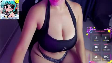Snapshot of roxy_clark chatting on September 17, 9:18 am Annah online show from September 17, 9:18 am