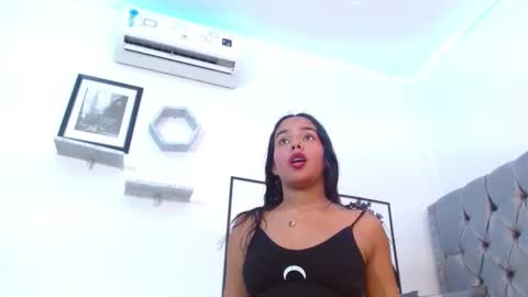 Snapshot of roxy_stone1 chatting on February 28, 7:35 pm roxy_stone1 online show from February 28, 7:35 pm