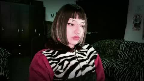 Roxy Independient model Help me to reach 50 thumbs up online show from May 21, 12:30 am