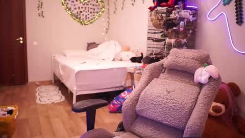 roxysuh online show from October 11, 7:35 am