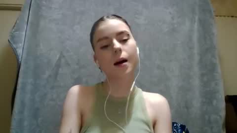 royalvelour online show from June 20, 6:55 pm