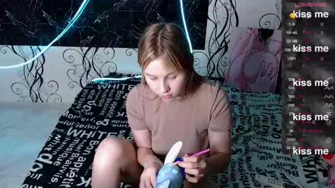 Snapshot of royangela chatting on October 10, 4:23 pm angela online show from October 10, 4:23 pm