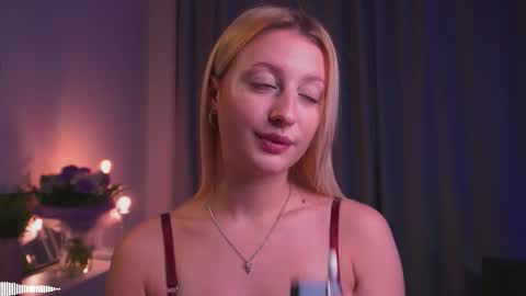 Snapshot of rue_novella chatting on September 22, 4:05 pm Mila online show from September 22, 4:05 pm