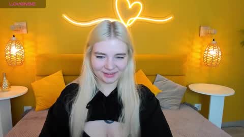 ruthbryant online show from October 5, 1:10 am