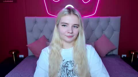 ruthbryant online show from November 8, 1:32 am