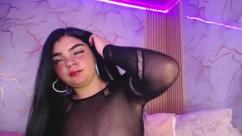 saaraaah_ online show from November 28, 6:38 am