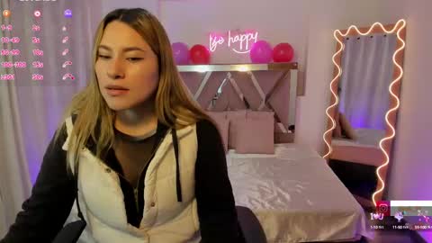 Snapshot of saaya_tay chatting on February 22, 11:35 am saaya_tay online show from February 22, 11:35 am