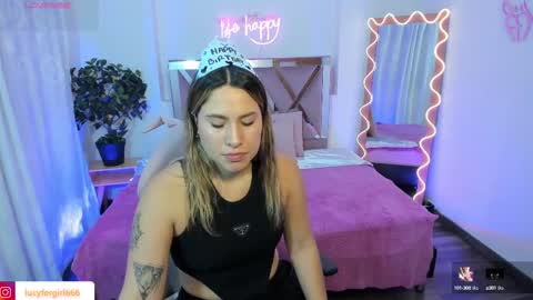 Snapshot of saaya_tay chatting on February 24, 11:52 am saaya_tay online show from February 24, 11:52 am