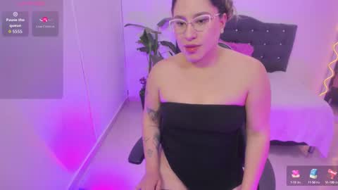 Snapshot of saaya_tay chatting on September 28, 4:19 am saaya_tay online show from September 28, 4:19 am