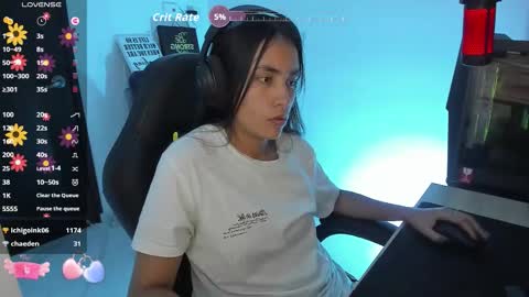 Snapshot of sabrina_chester_02 chatting on October 16, 1:41 am Angie online show from October 16, 1:41 am