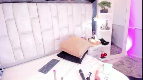 Snapshot of sabrina_keller19 chatting on October 6, 12:27 am Hasley online show from October 6, 12:27 am