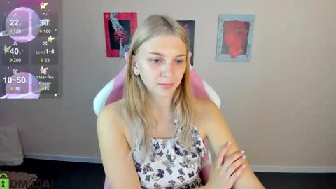 Snapshot of sabrina_moun chatting on September 10, 1:27 am sabrina_moun online show from September 10, 1:27 am
