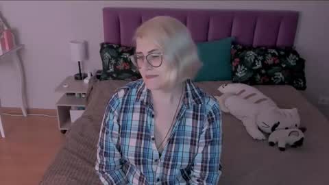 Sabrina MacMarren online show from March 3, 4:21 pm