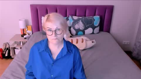 Sabrina MacMarren online show from October 6, 7:29 pm